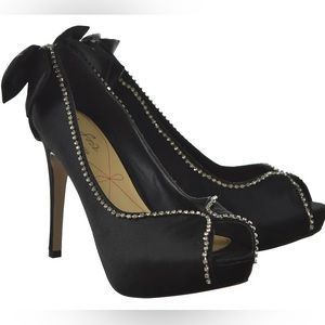 Like New! NEW Le Soir Pour La Victoire Womens Shoes Size 6 Black Platform Heels